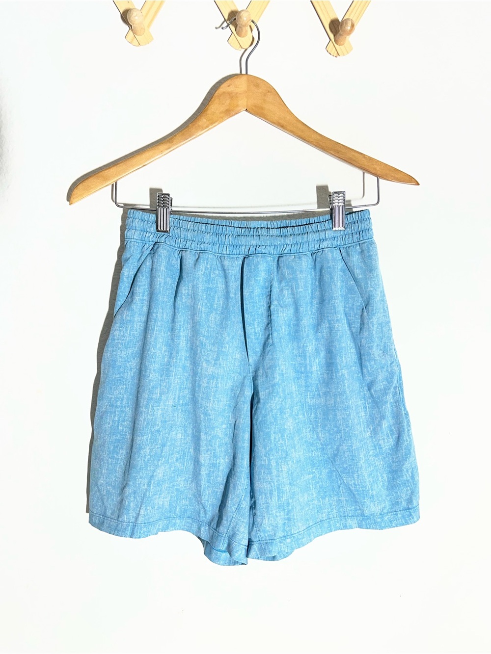 LULULEMON • men’s pace breaker shorts in baby blue